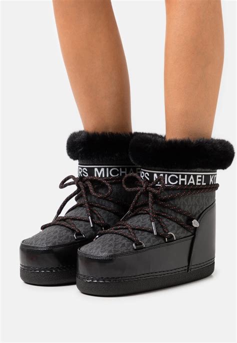 botas para nieve michael kors|Michael Kors leather platform boots.